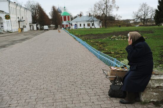 A local resident in downtown Suzdal