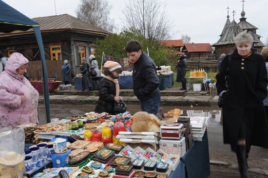 Souvenir market at Wooden Architecture Museum-Reserve
