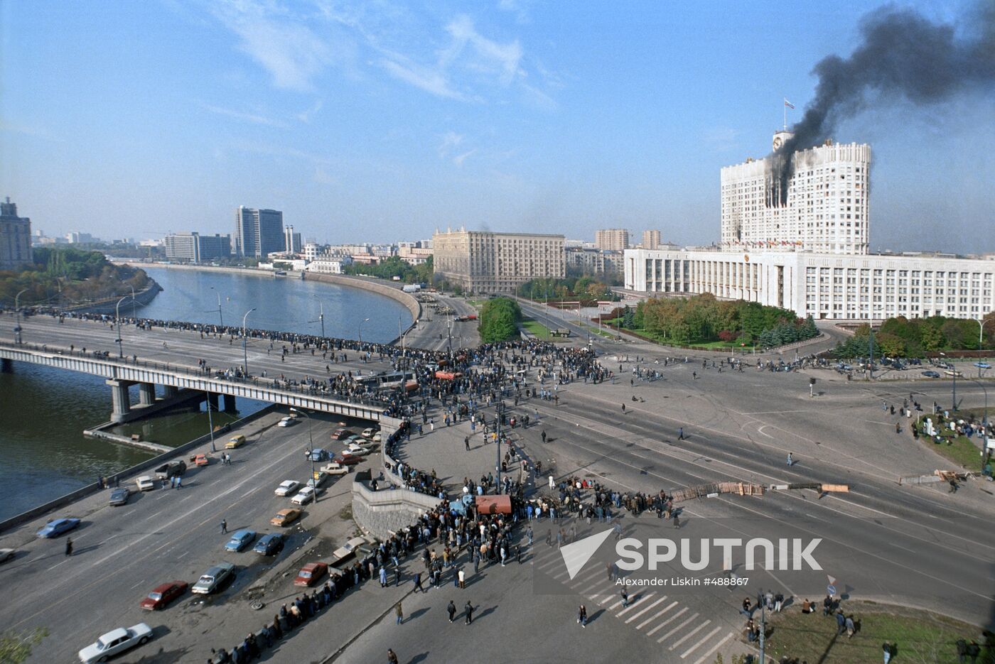 Burning White House on Ploshchad Svobodnoy Rossii