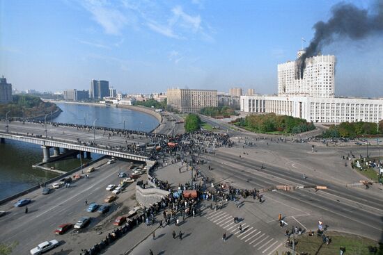 Burning White House on Ploshchad Svobodnoy Rossii