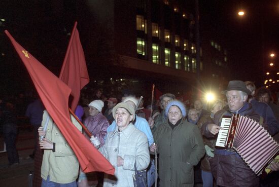 Supreme Soviet supporters