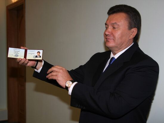 Yanukovich officially registered as presidential candidate