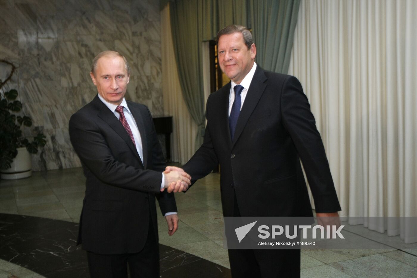 Russian, Belarusian PMs meet for talks