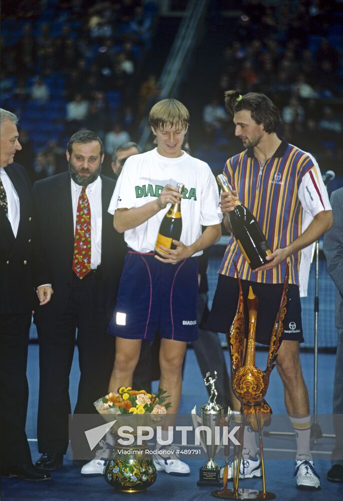 Yevgeny Kafelnikov and Goran Ivanišević