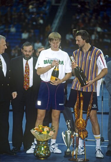 Yevgeny Kafelnikov and Goran Ivanišević