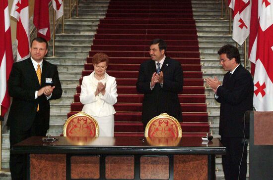 Latvia's President Vaira Vike-Freiberga visits Georgia