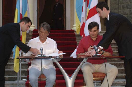 Ukrainian President Viktor Yushchenko visits Georgia