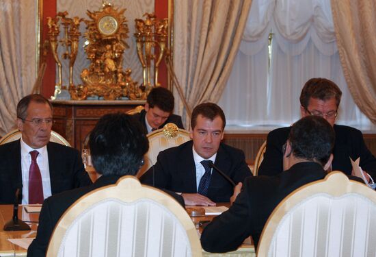 Russian, Ecuadorian presidents meet for talks
