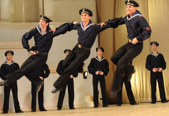 Yablochko dance. Igor Moiseyev Folk Dance Company