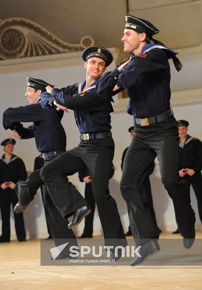 Yablochko dance. Igor Moiseyev Folk Dance Company