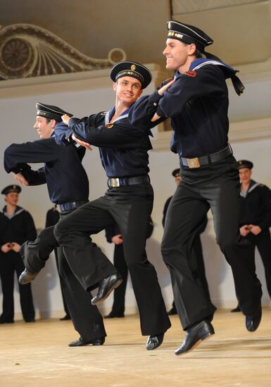 Yablochko dance. Igor Moiseyev Folk Dance Company
