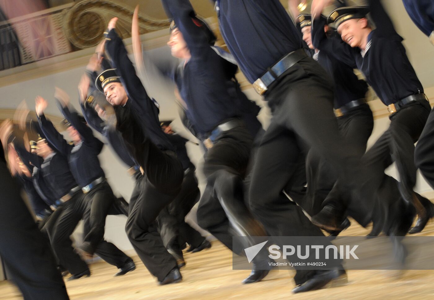 Yablochko dance. Igor Moiseyev Folk Dance Company