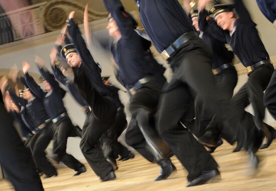 Yablochko dance. Igor Moiseyev Folk Dance Company