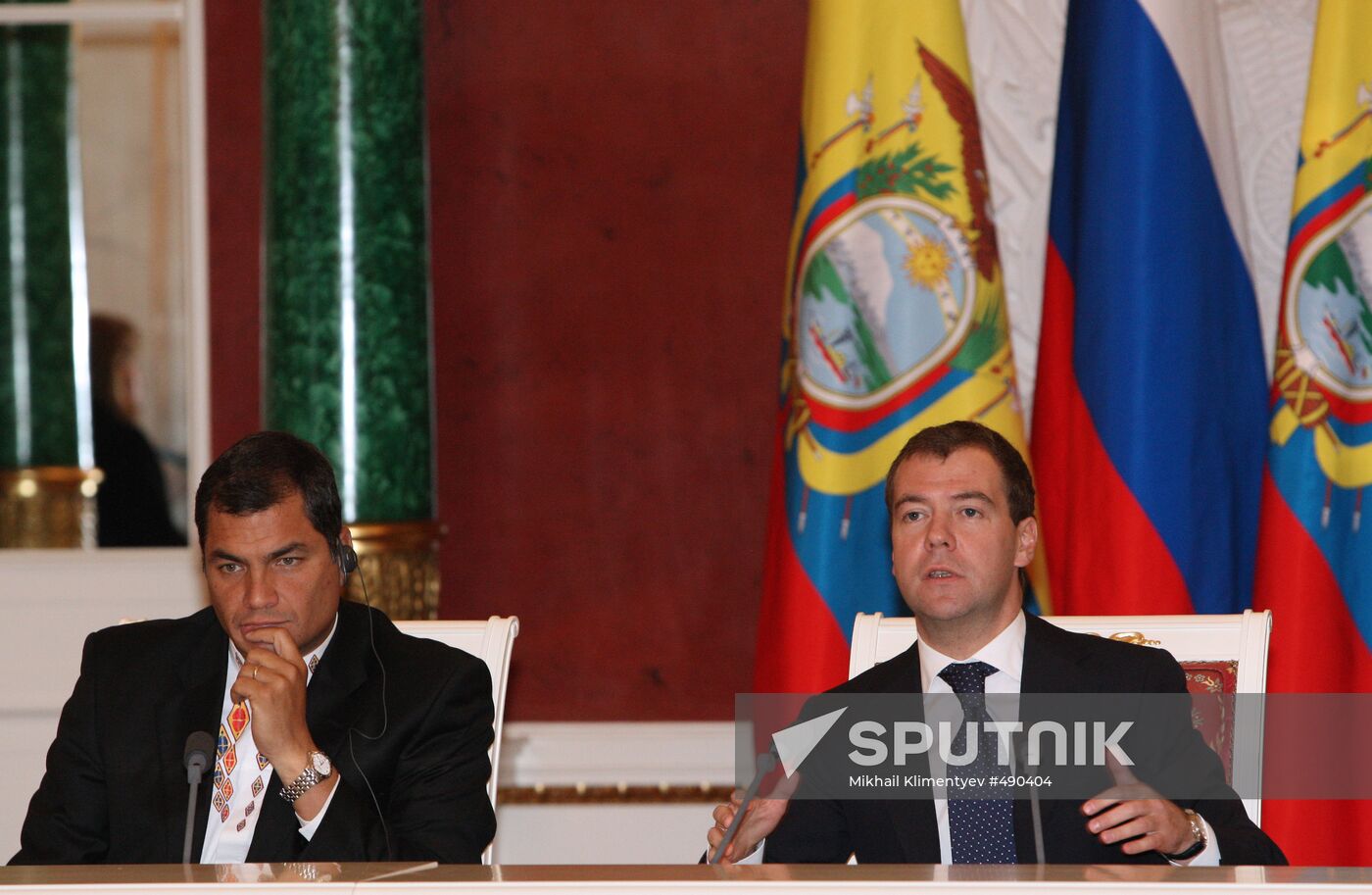 Russian, Ecuadorian presidents hold joint press conference