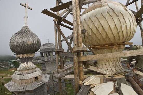 Restoring churches in the Onega district