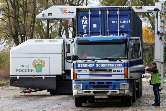 Customs screening of heavy truck