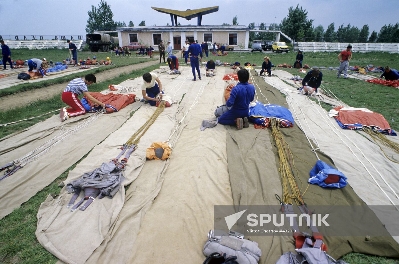Parachute packing course
