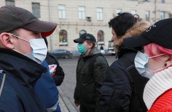 People with flu masks in Moscow