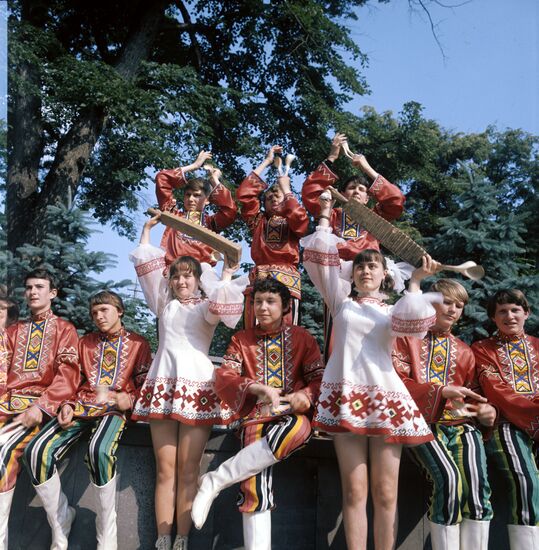 Lozhkari folk group