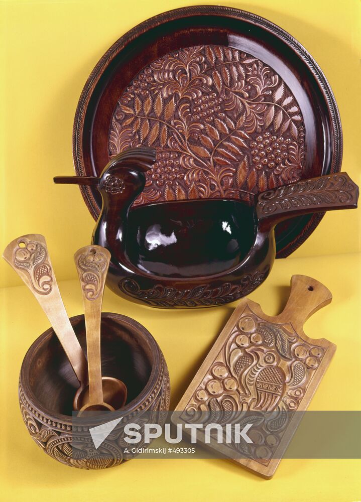 Wooden tableware