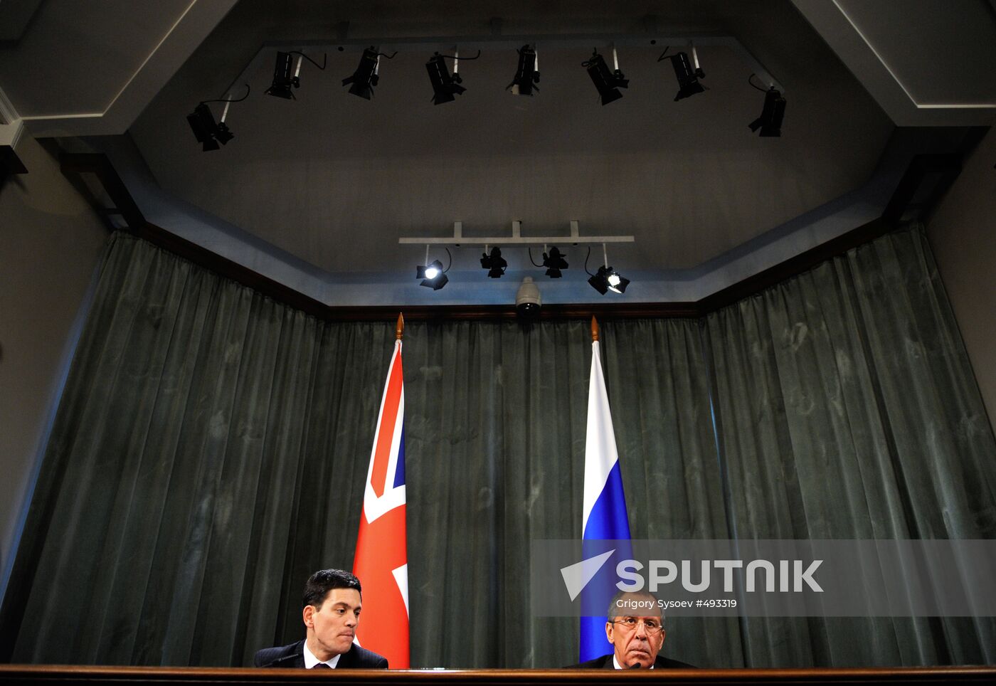Sergei Lavrov and David Miliband meet in Moscow