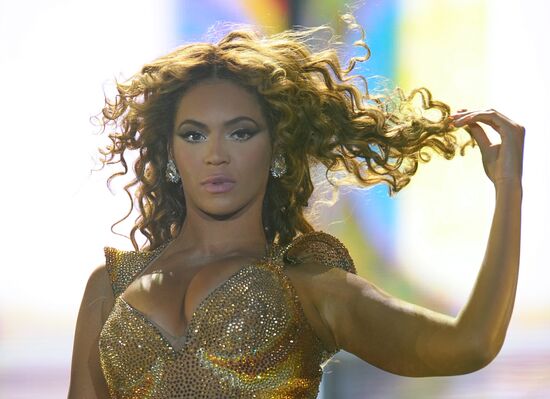 Beyonce gives concert in Moscow
