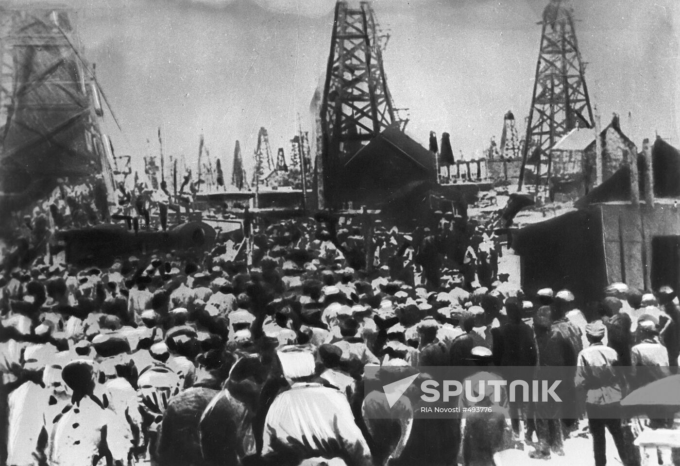 Rally at Baku oil crafts