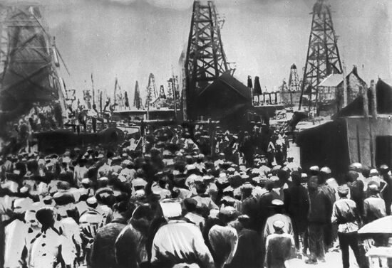 Rally at Baku oil crafts