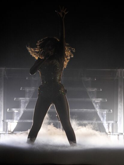 Beyonce gives concert in Moscow