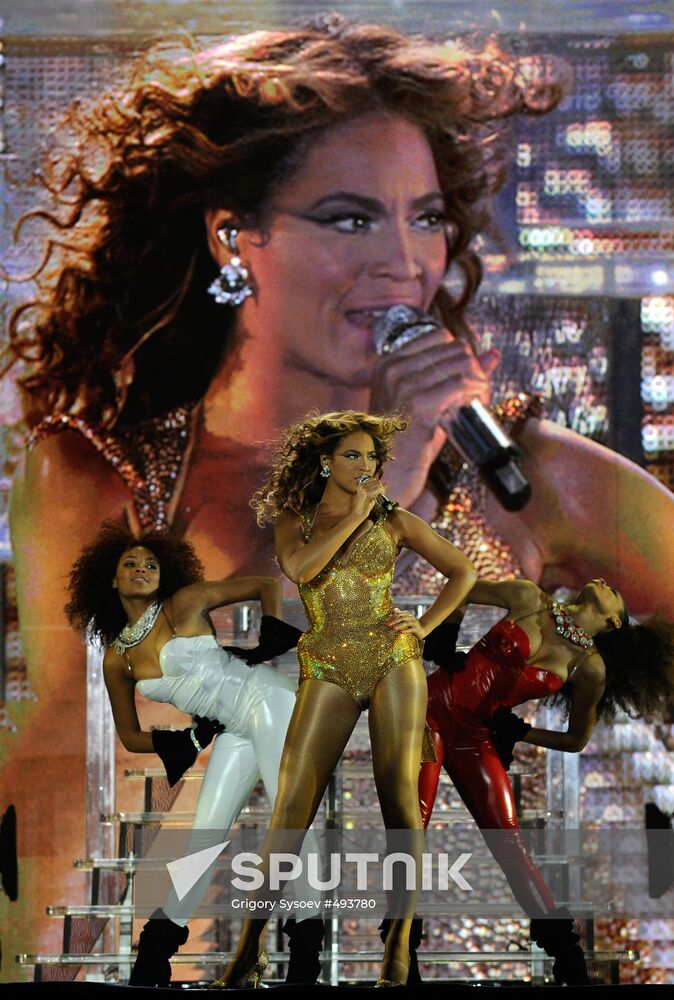 Beyonce gives concert in Moscow