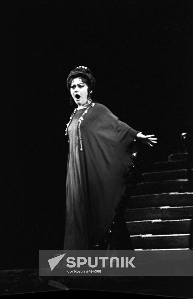 Opera singer Maria Bieşu performing live