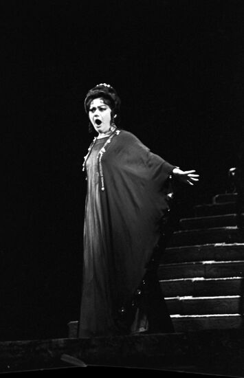 Opera singer Maria Bieşu performing live