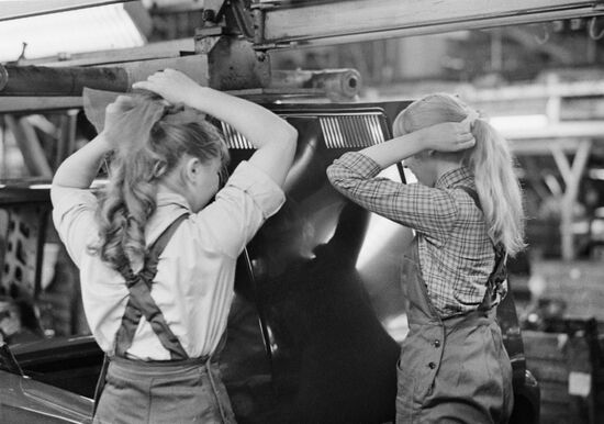 VAZ car plant workers