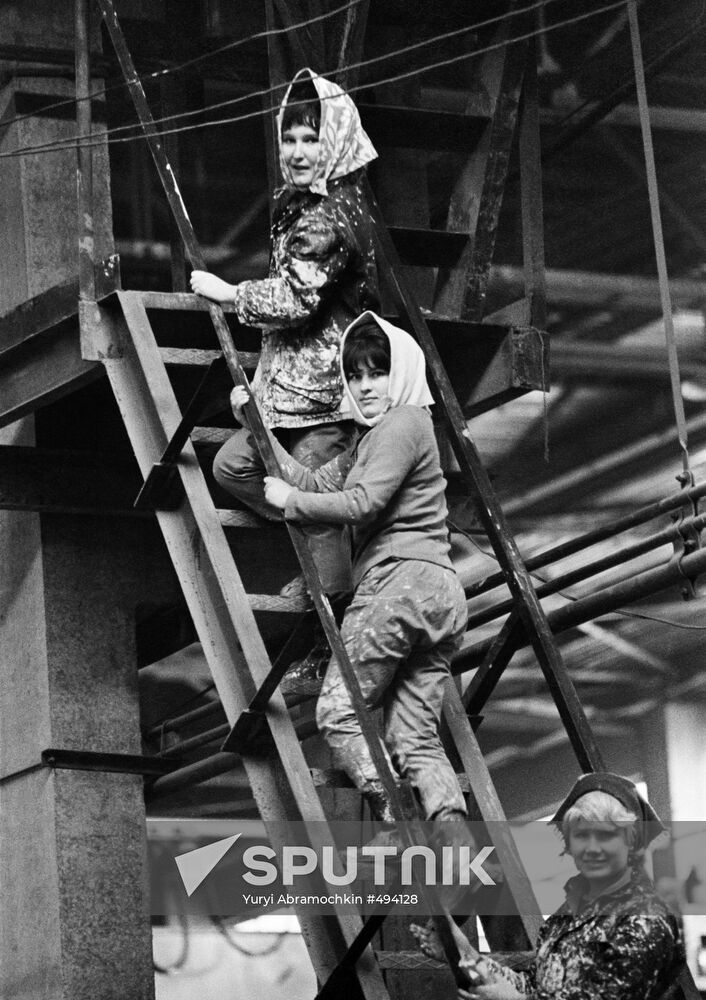 Finishers at VAZ car plant construction site