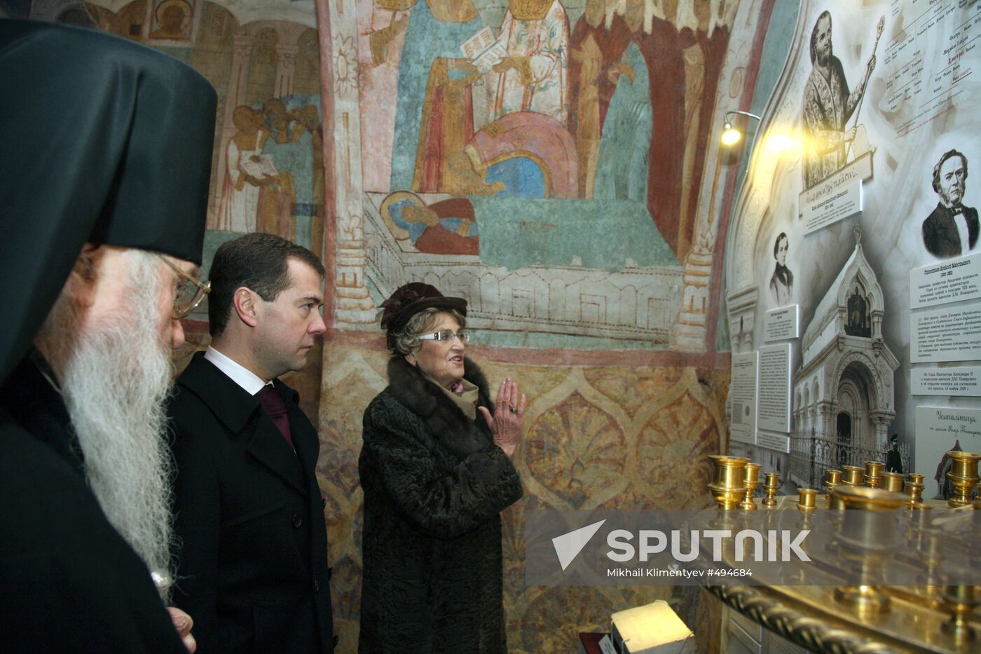 Dmitry Medvedev visits Suzdal's Spaso-Preobrazhensky Cathedral