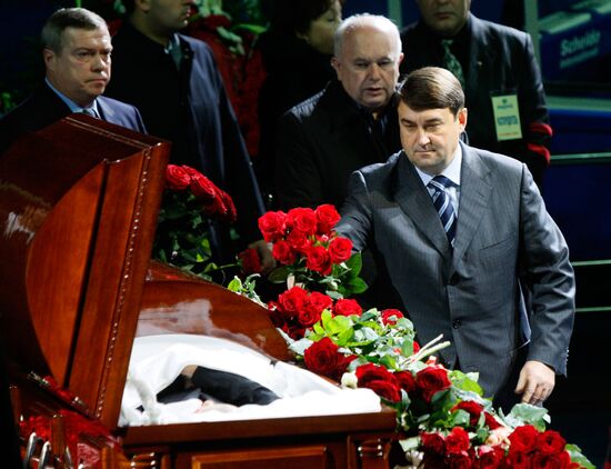 Shabtai von Kalmanovich funeral ceremony in Vidnoye