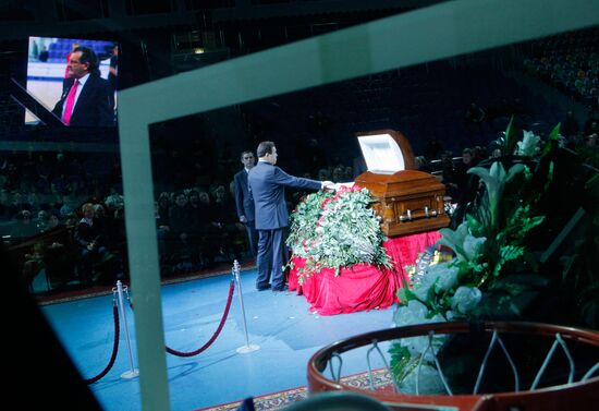 Shabtai von Kalmanovich funeral ceremony in Vidnoye