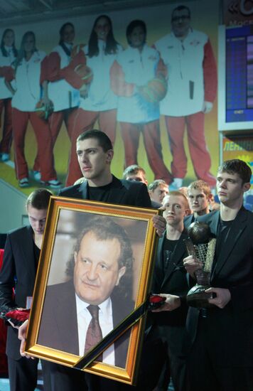 Shabtai von Kalmanovich funeral ceremony in Vidnoye