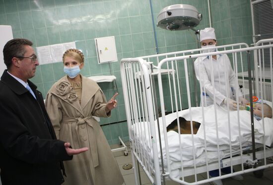 Ukrainian PM Yulia Tymoshenko visits Ivano-Frankivsk hospital