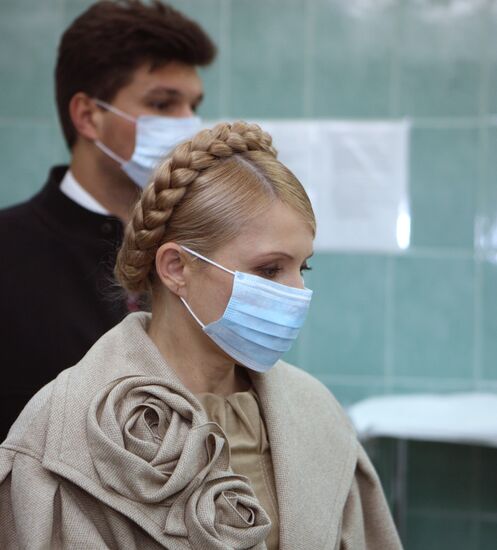 Ukrainian PM Yulia Tymoshenko visits Ivano-Frankivsk hospital