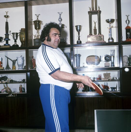 Weight lifter Vasily Alexeyev