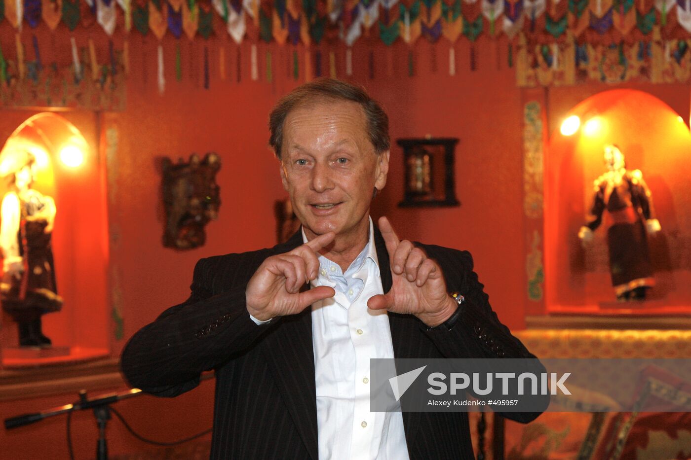 Mikhail Zadornov presents first project of Zadornov Sozdavaction Company in Moscow's Tibet restaurant