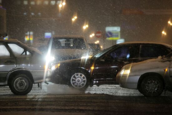 Weather related traffic difficulties