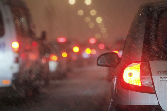 Weather related traffic difficulties