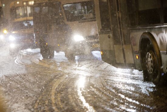 Weather related traffic difficulties