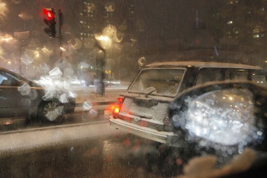 Weather related traffic difficulties
