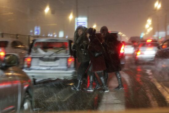 Weather related traffic difficulties