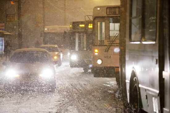 Weather related traffic difficulties