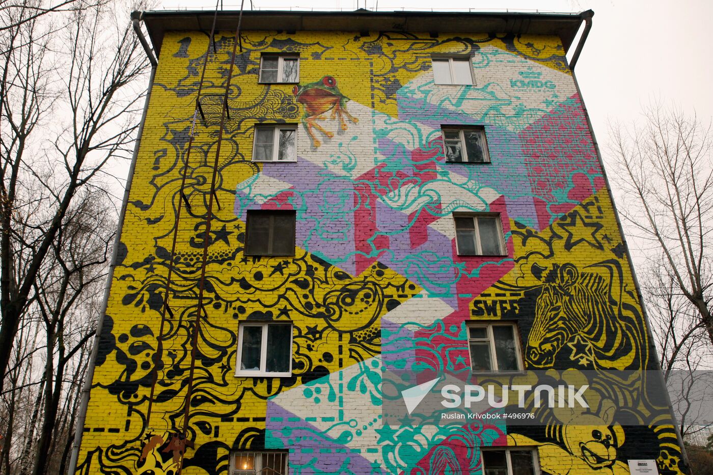 Graffiti on a condominium wall in Moscow
