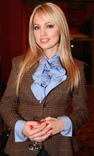 Actress Yanina Studilina